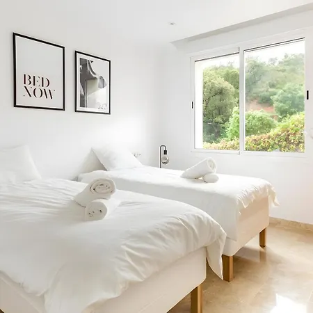 Apartment Luxury & Sunny With Breathtaking View In Marbella East *