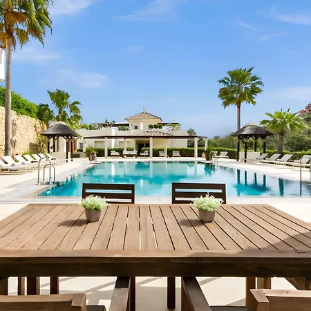 Luxury & Sunny With Breathtaking View In Marbella East