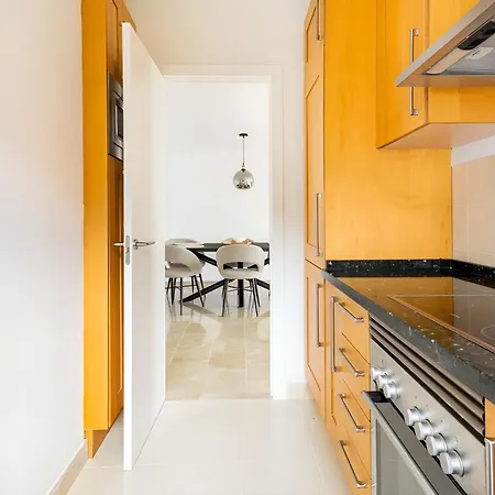 Luxury & Sunny With Breathtaking View In Marbella East