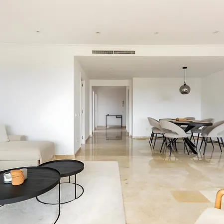 Luxury & Sunny With Breathtaking View In Marbella East Apartamento